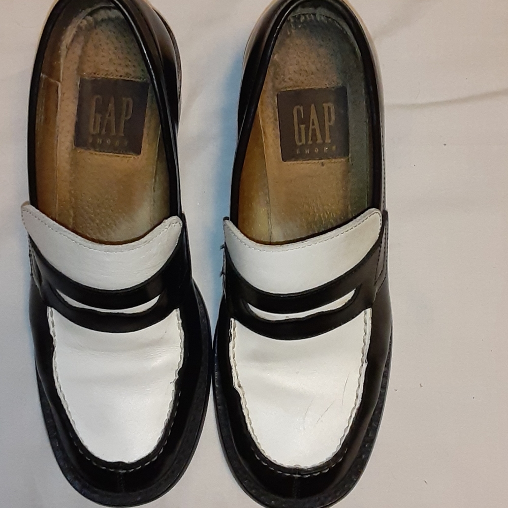 Gap leather penny loafers